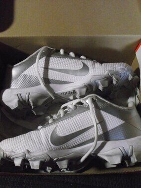 BOYS sz. 4Y Nike VAPOR EDGE SHARK 2 BG CLEATS